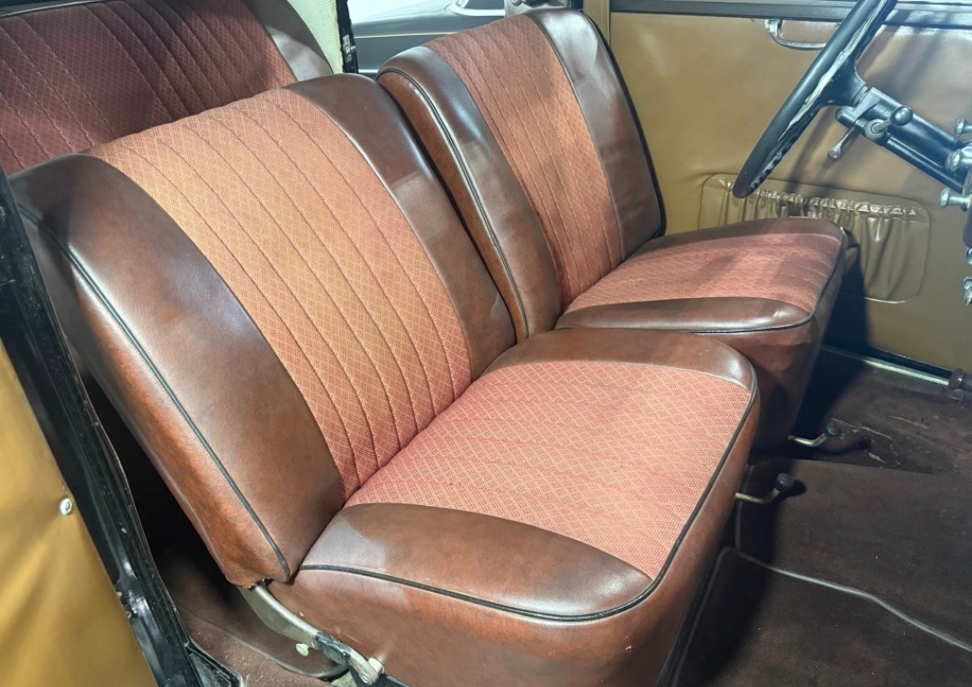Mercedes-Benz-220S-1952-Sedan-11