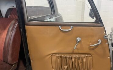 Mercedes-Benz-220S-1952-Sedan-13