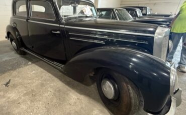 Mercedes-Benz-220S-1952-Sedan-2