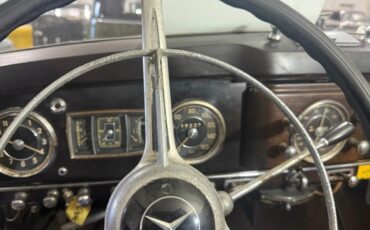 Mercedes-Benz-220S-1952-Sedan-6