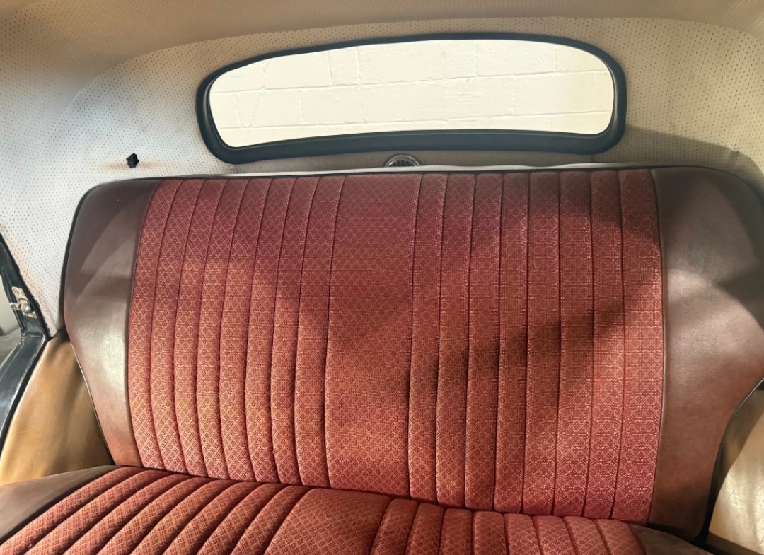Mercedes-Benz-220S-1952-Sedan-8