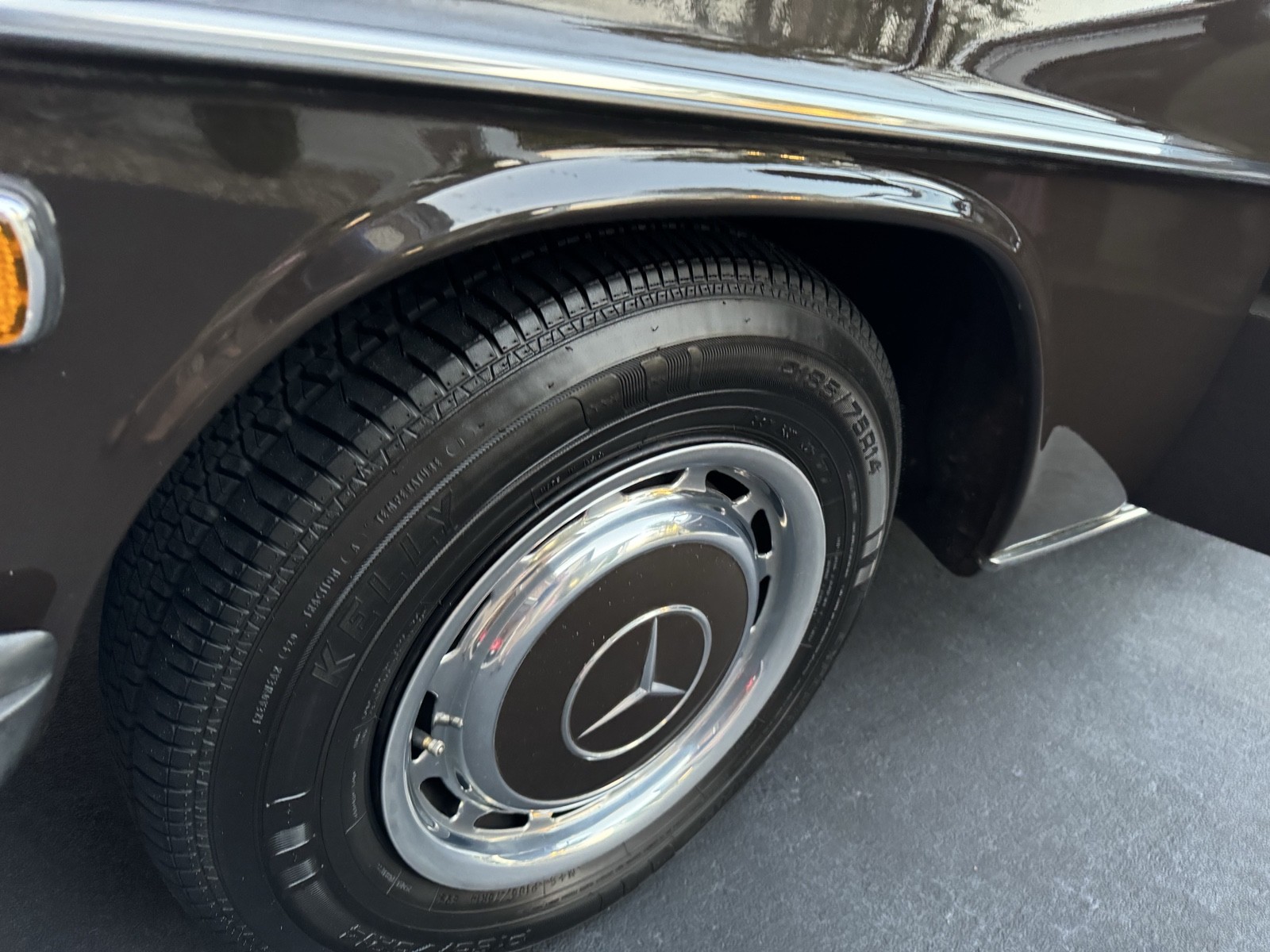 Mercedes-Benz-280-1974-18