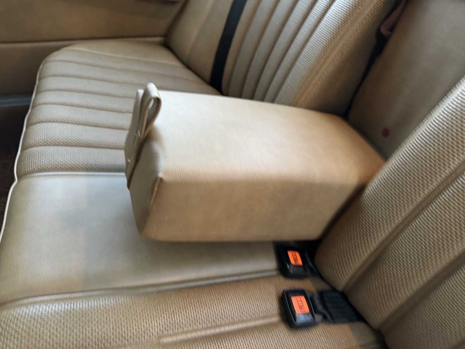 Mercedes-Benz-280-1974-24