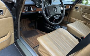 Mercedes-Benz-280-1974-26