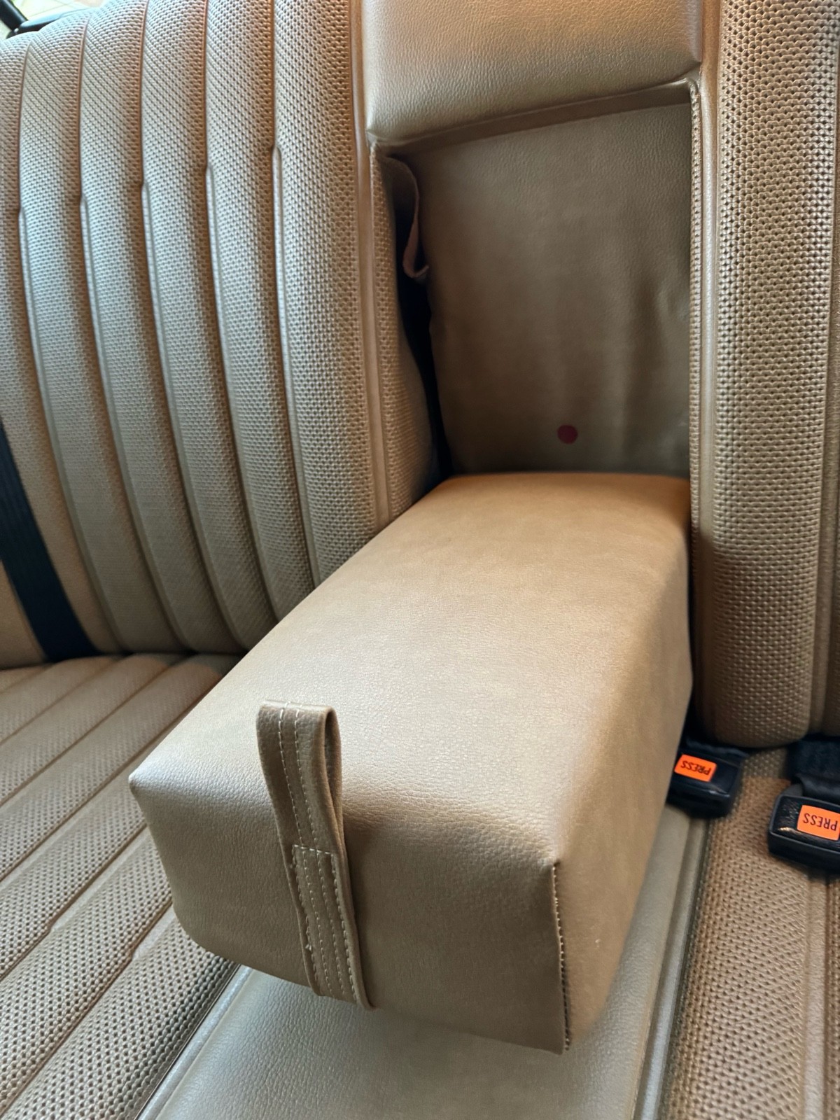 Mercedes-Benz-280-1974-29