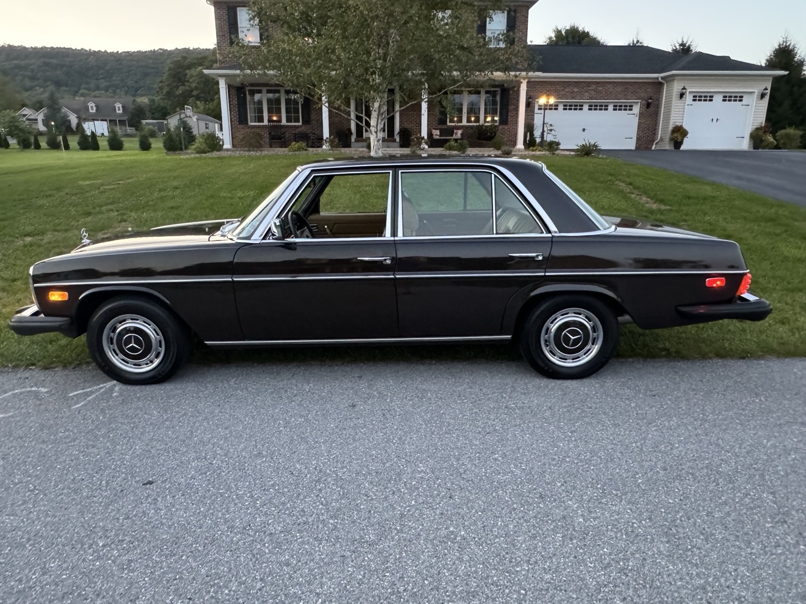 Mercedes-Benz-280-1974-3