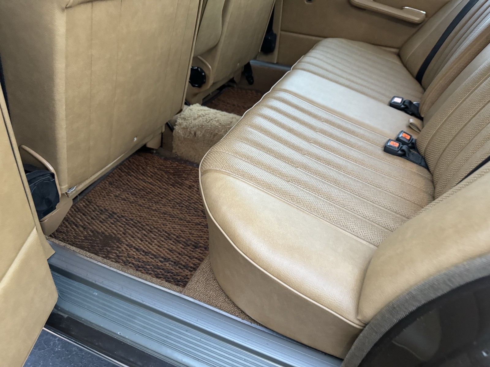 Mercedes-Benz-280-1974-31