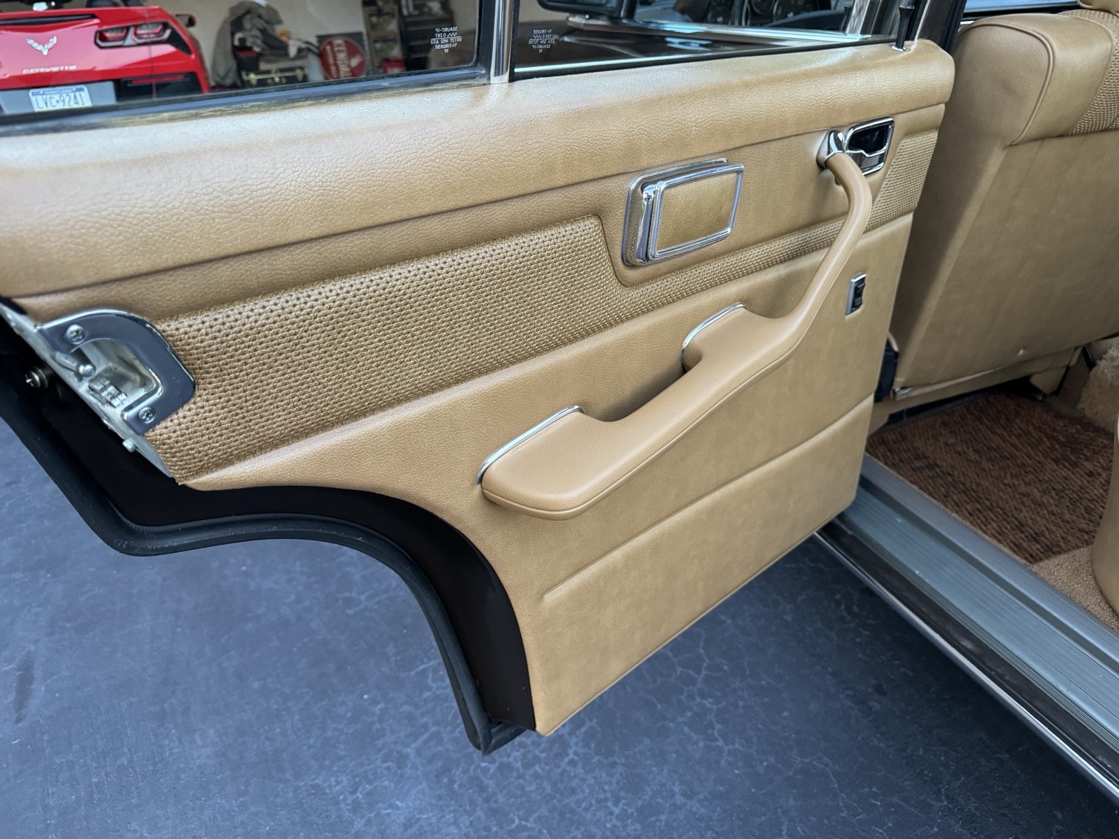 Mercedes-Benz-280-1974-33