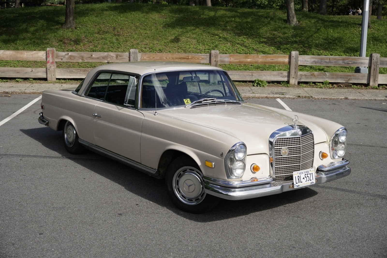 Mercedes-Benz-280-SE-1969-Coupe-1