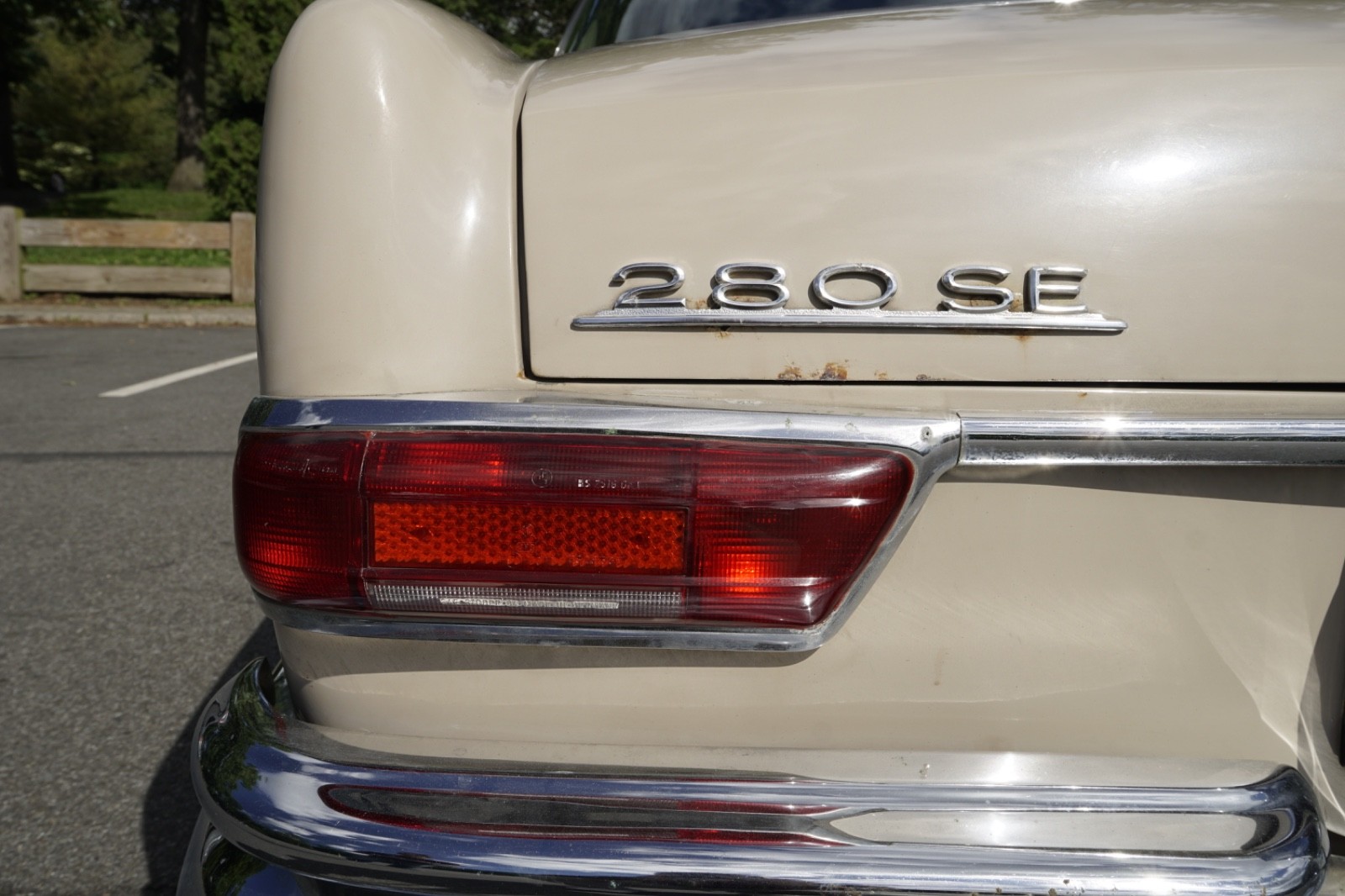 Mercedes-Benz-280-SE-1969-Coupe-12