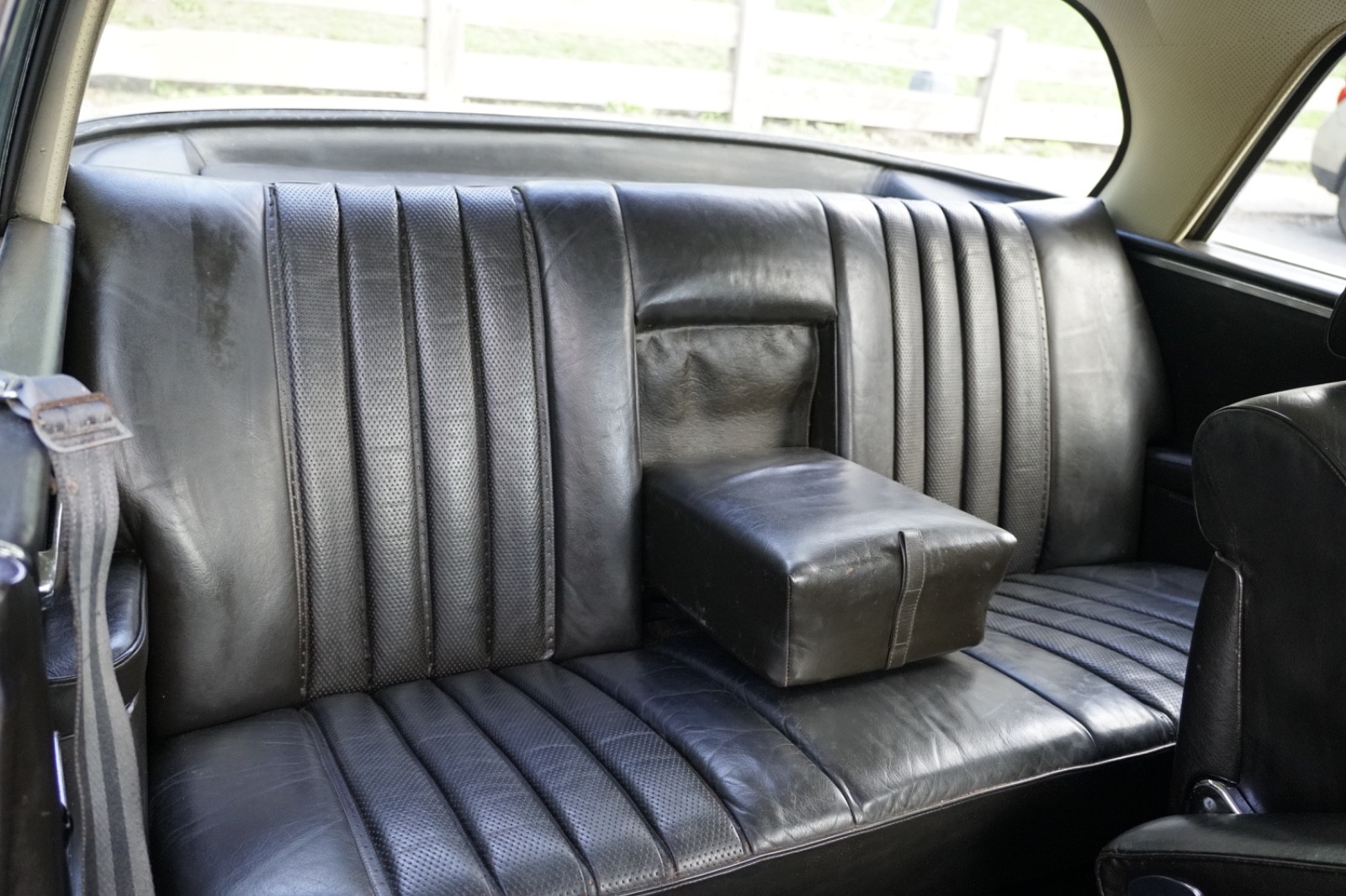 Mercedes-Benz-280-SE-1969-Coupe-21