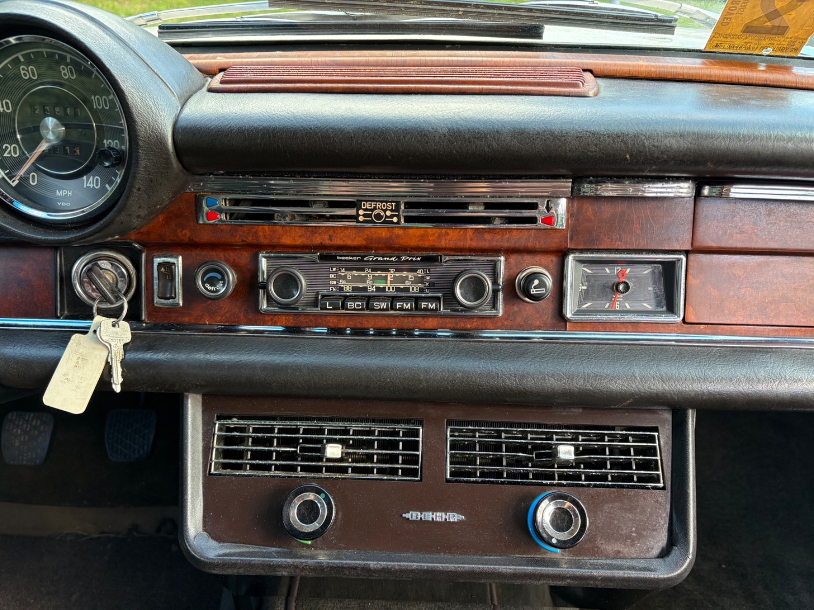 Mercedes-Benz-280-SE-1969-Coupe-24