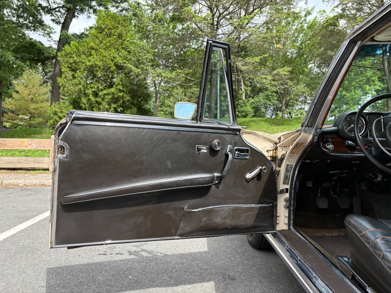 Mercedes-Benz-280-SE-1969-Coupe-28