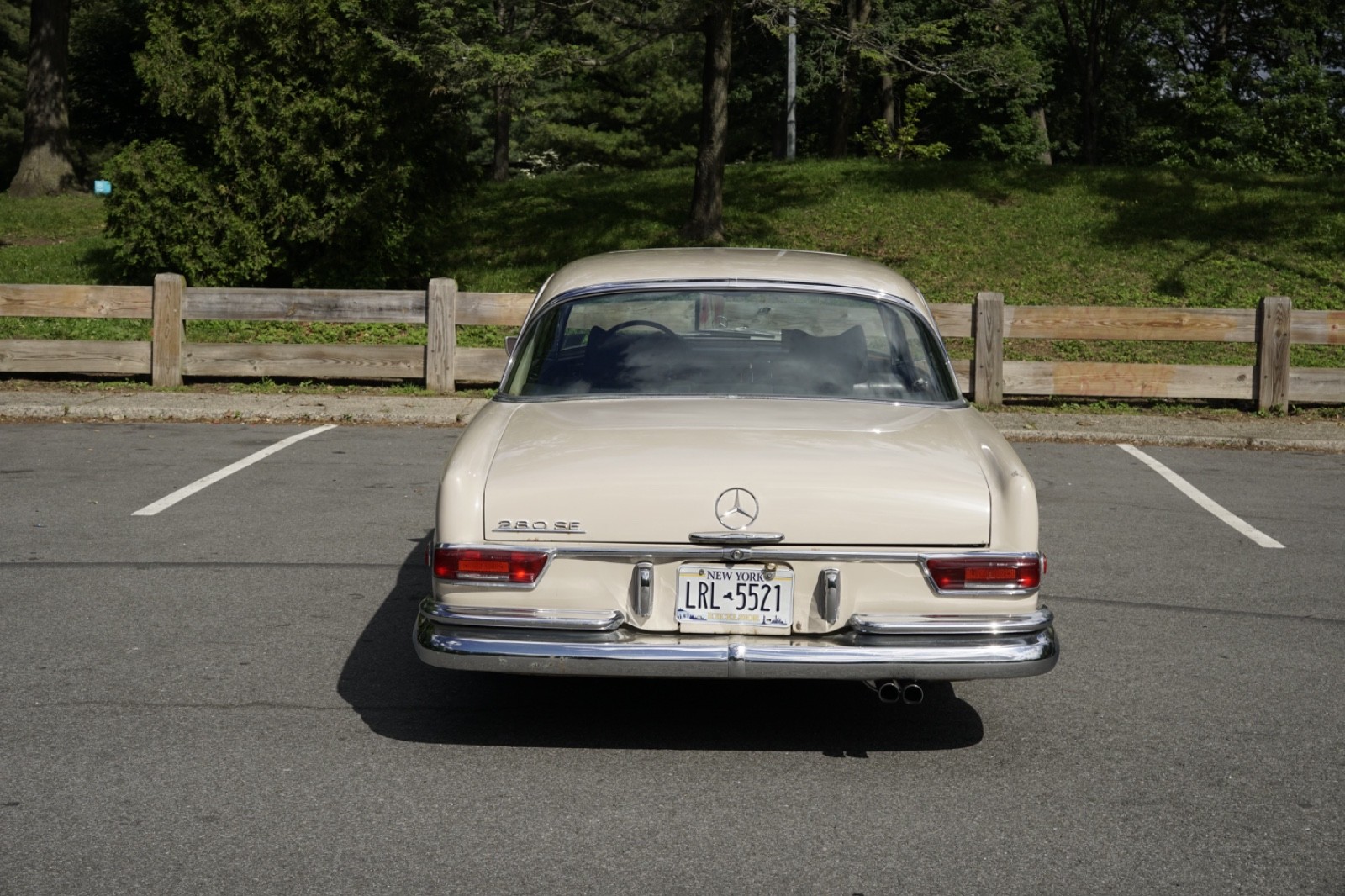 Mercedes-Benz-280-SE-1969-Coupe-3