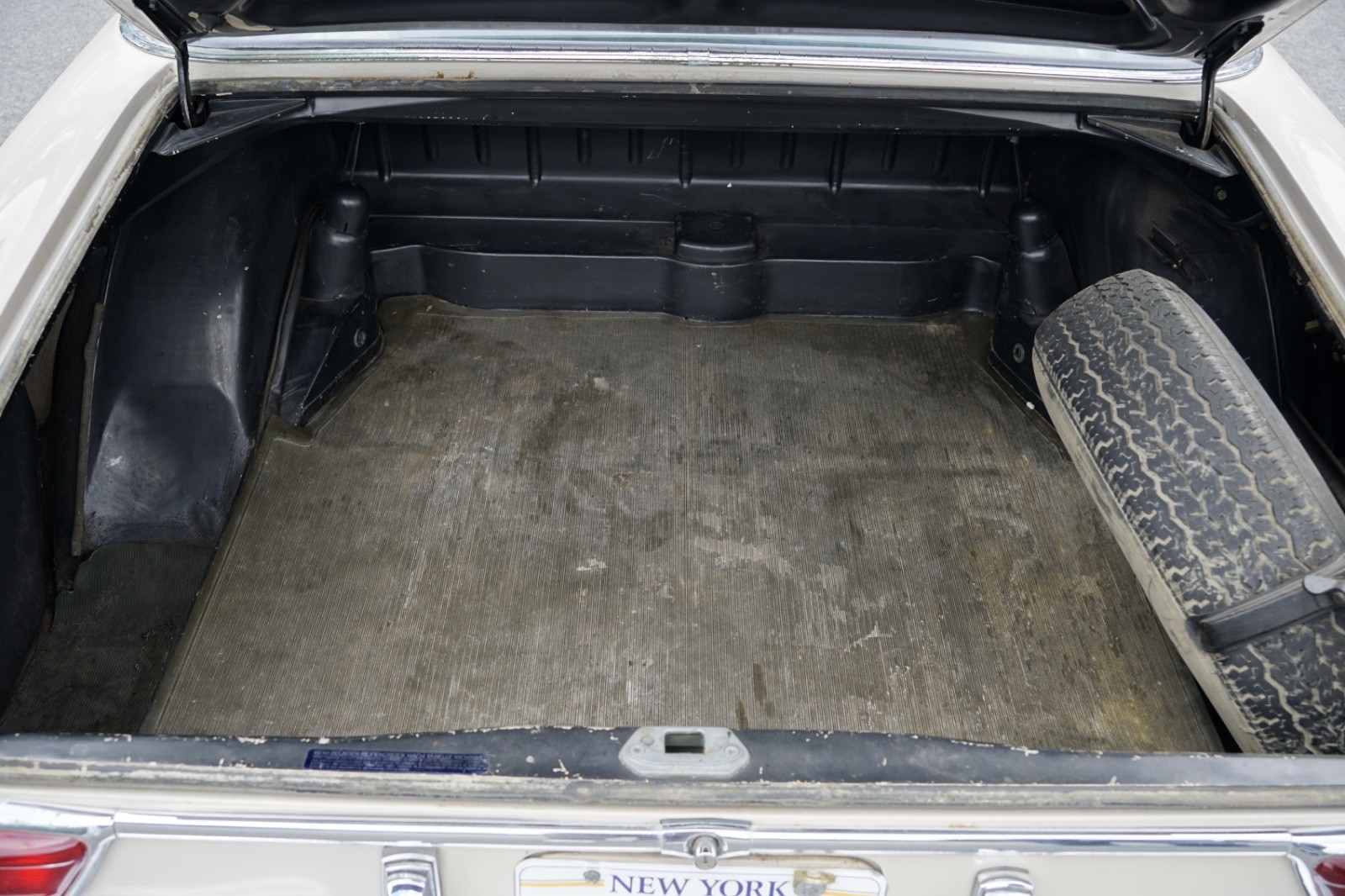 Mercedes-Benz-280-SE-1969-Coupe-30