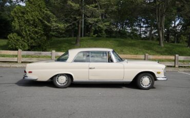 Mercedes-Benz-280-SE-1969-Coupe-4