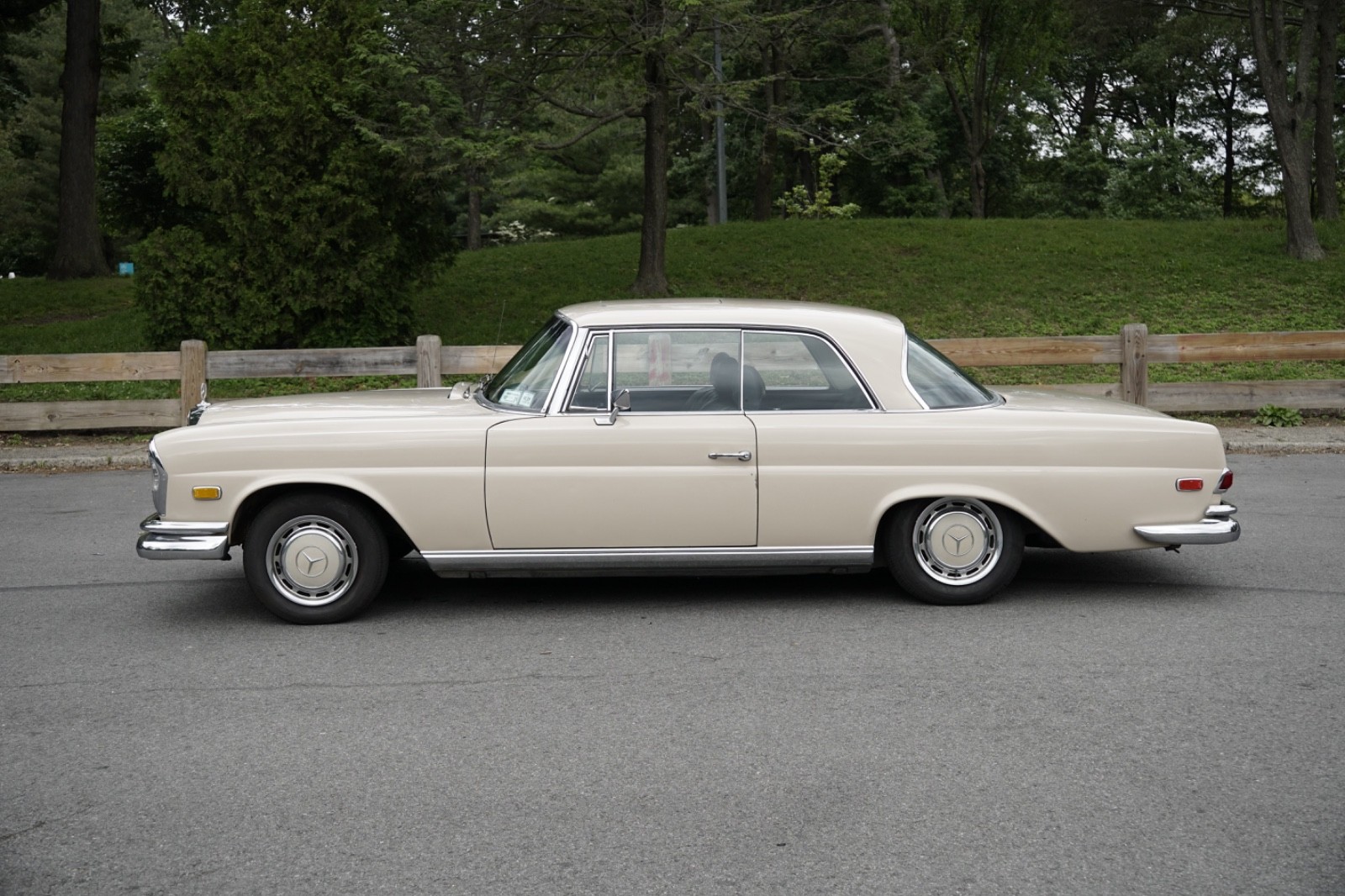 Mercedes-Benz-280-SE-1969-Coupe-5