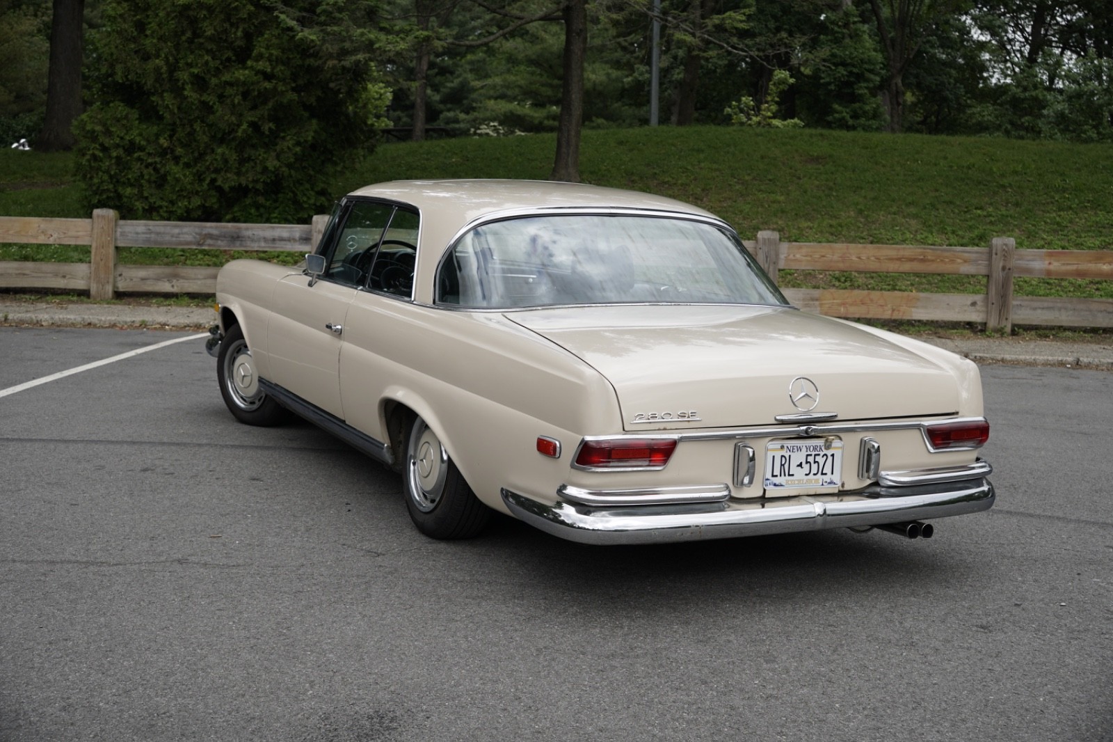 Mercedes-Benz-280-SE-1969-Coupe-6