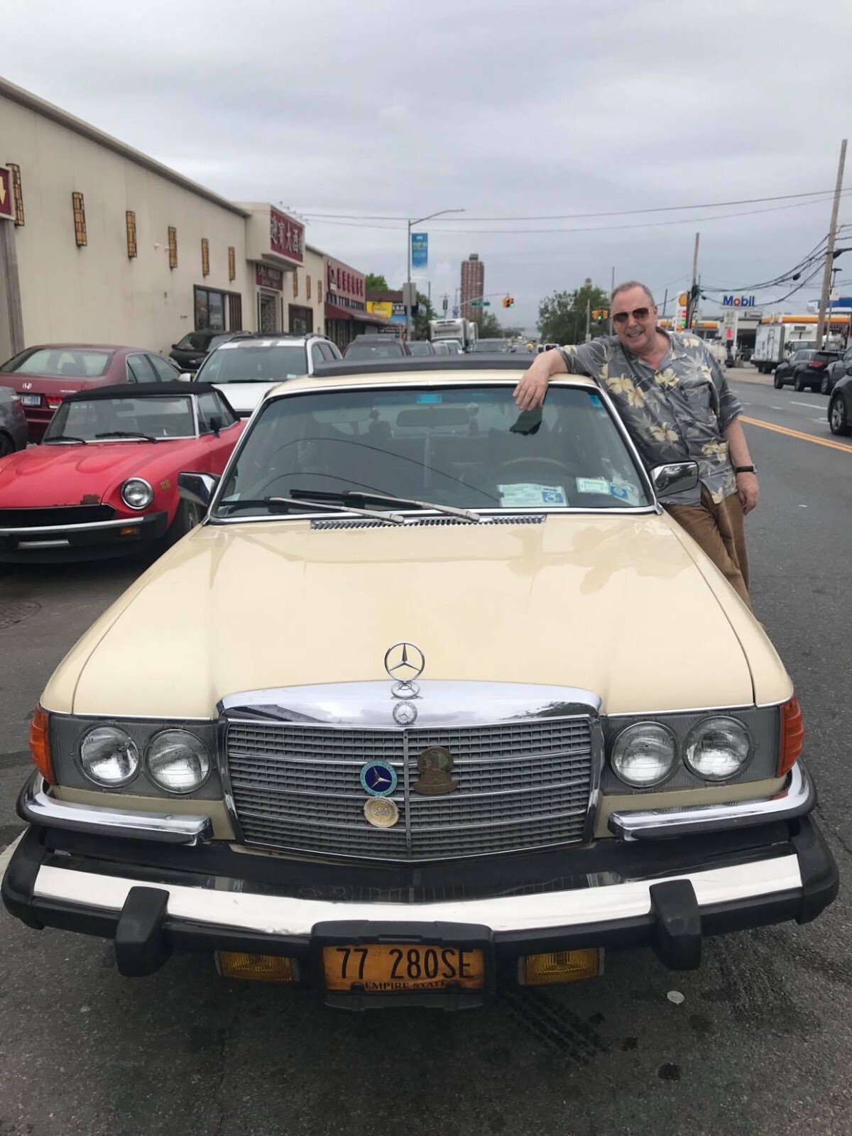 Mercedes-Benz-280SE-1977-Sedan-18