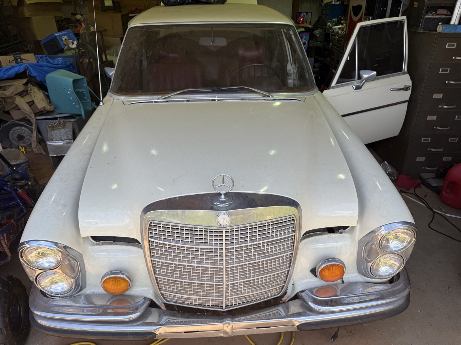 Mercedes-Benz-280SEL-1972-2