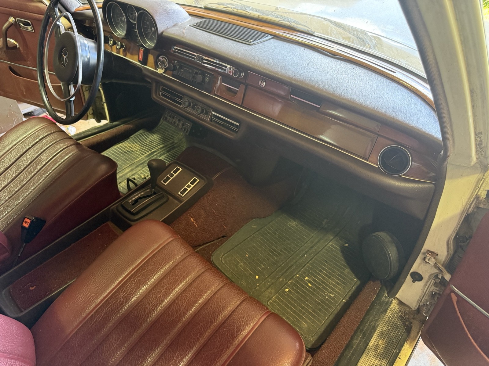 Mercedes-Benz-280SEL-1972-3