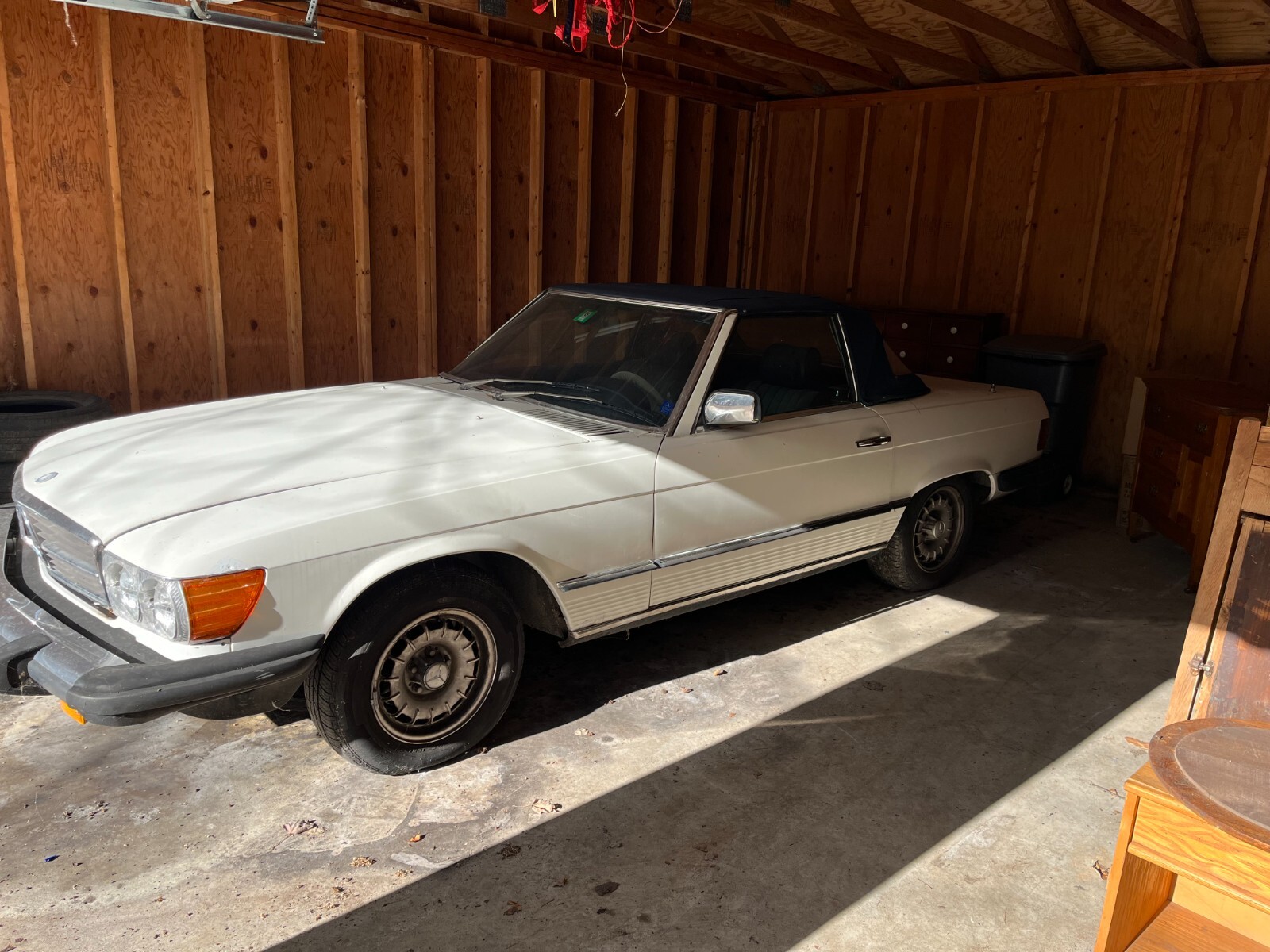 Mercedes-Benz-300-Series-1983-Convertible-10