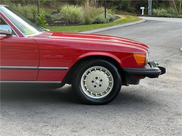 Mercedes-Benz-300-Series-1984-10