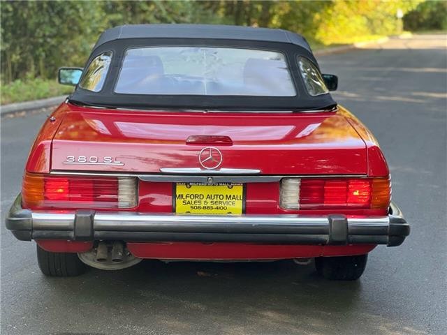 Mercedes-Benz-300-Series-1984-16