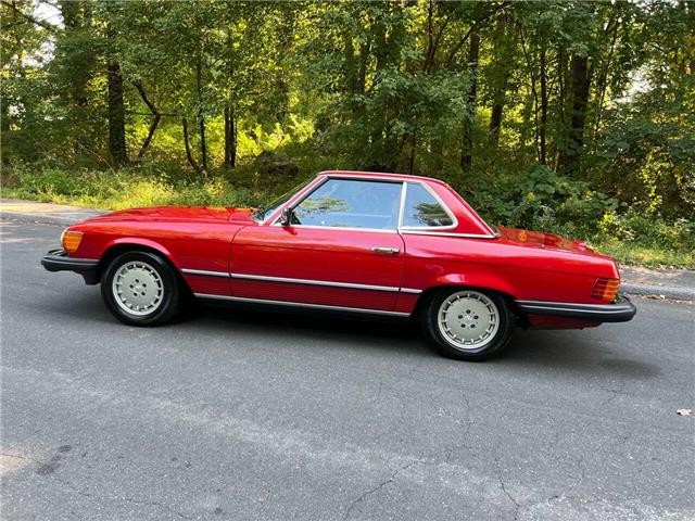 Mercedes-Benz-300-Series-1984-19