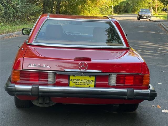 Mercedes-Benz-300-Series-1984-22