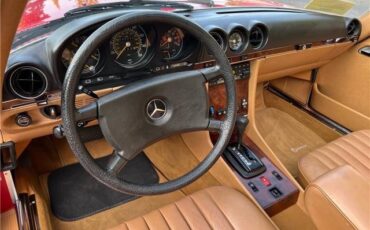 Mercedes-Benz-300-Series-1984-27