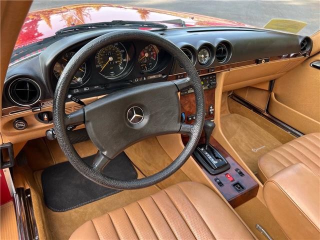 Mercedes-Benz-300-Series-1984-27
