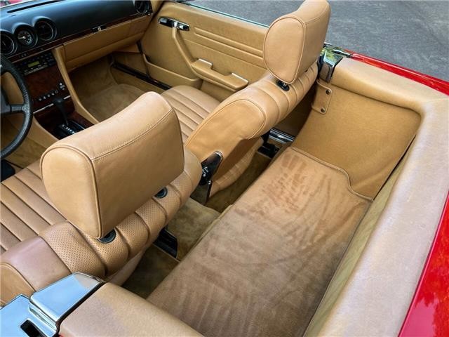 Mercedes-Benz-300-Series-1984-28
