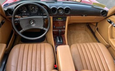 Mercedes-Benz-300-Series-1984-29