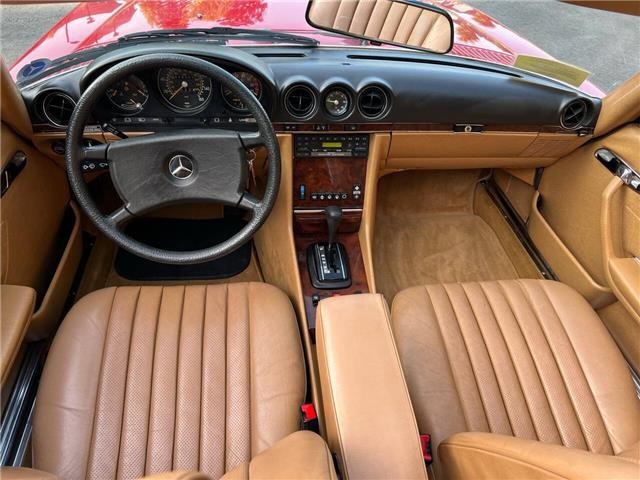 Mercedes-Benz-300-Series-1984-29
