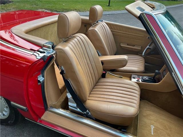 Mercedes-Benz-300-Series-1984-34