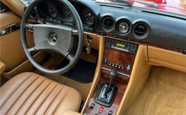Mercedes-Benz-300-Series-1984-36