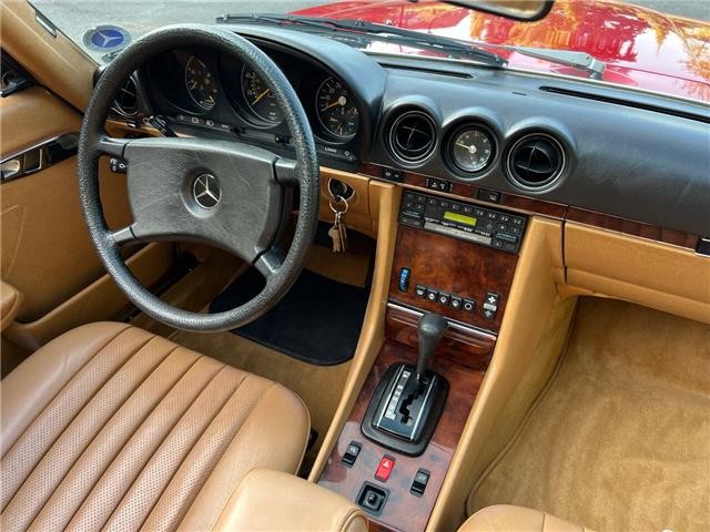 Mercedes-Benz-300-Series-1984-36