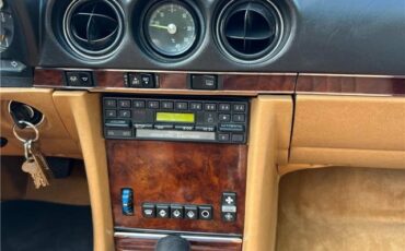 Mercedes-Benz-300-Series-1984-37