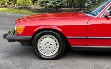 Mercedes-Benz-300-Series-1984-4