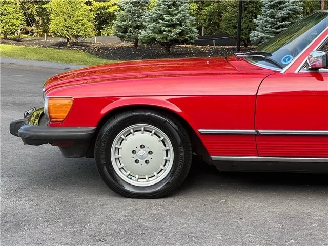 Mercedes-Benz-300-Series-1984-4