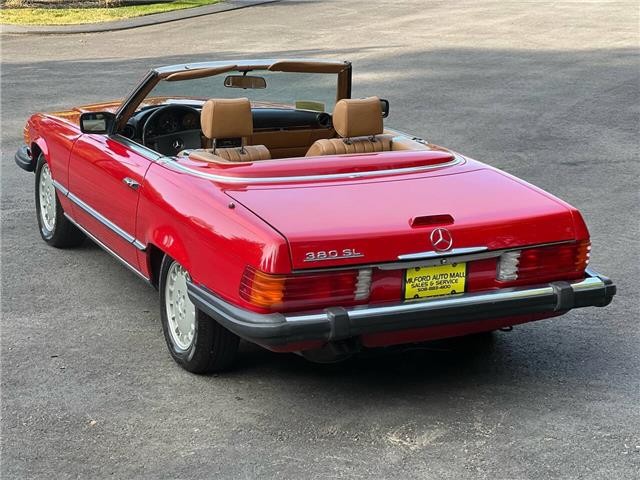 Mercedes-Benz-300-Series-1984-6