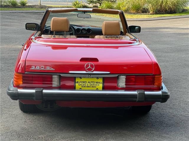Mercedes-Benz-300-Series-1984-7