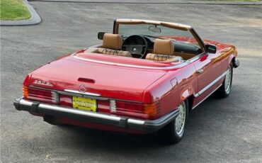 Mercedes-Benz-300-Series-1984-8