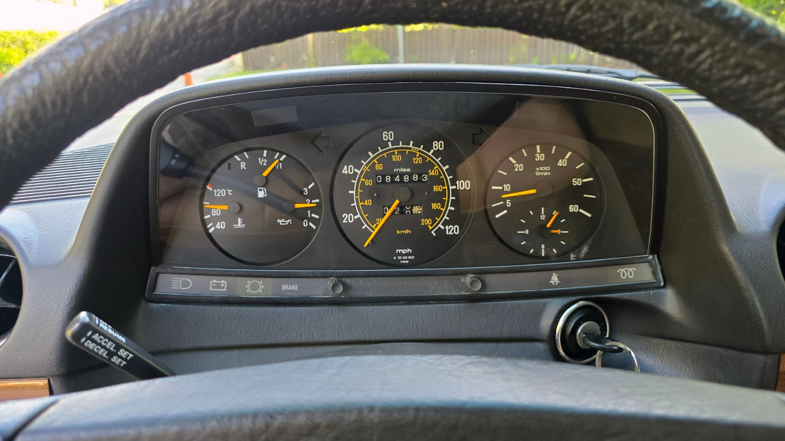 Mercedes-Benz-300-Series-1984-Sedan-22