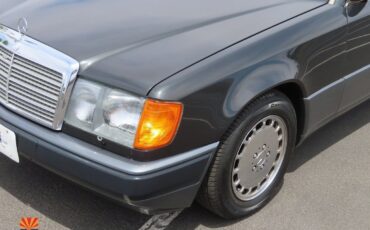Mercedes-Benz-300-Series-1989-Coupe-11