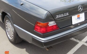 Mercedes-Benz-300-Series-1989-Coupe-13