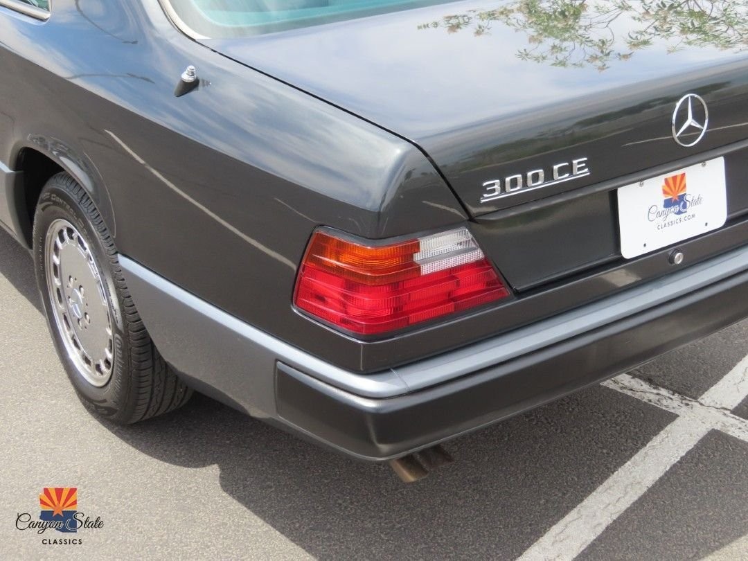 Mercedes-Benz-300-Series-1989-Coupe-13