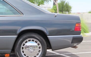 Mercedes-Benz-300-Series-1989-Coupe-17