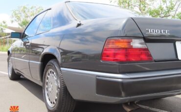 Mercedes-Benz-300-Series-1989-Coupe-22